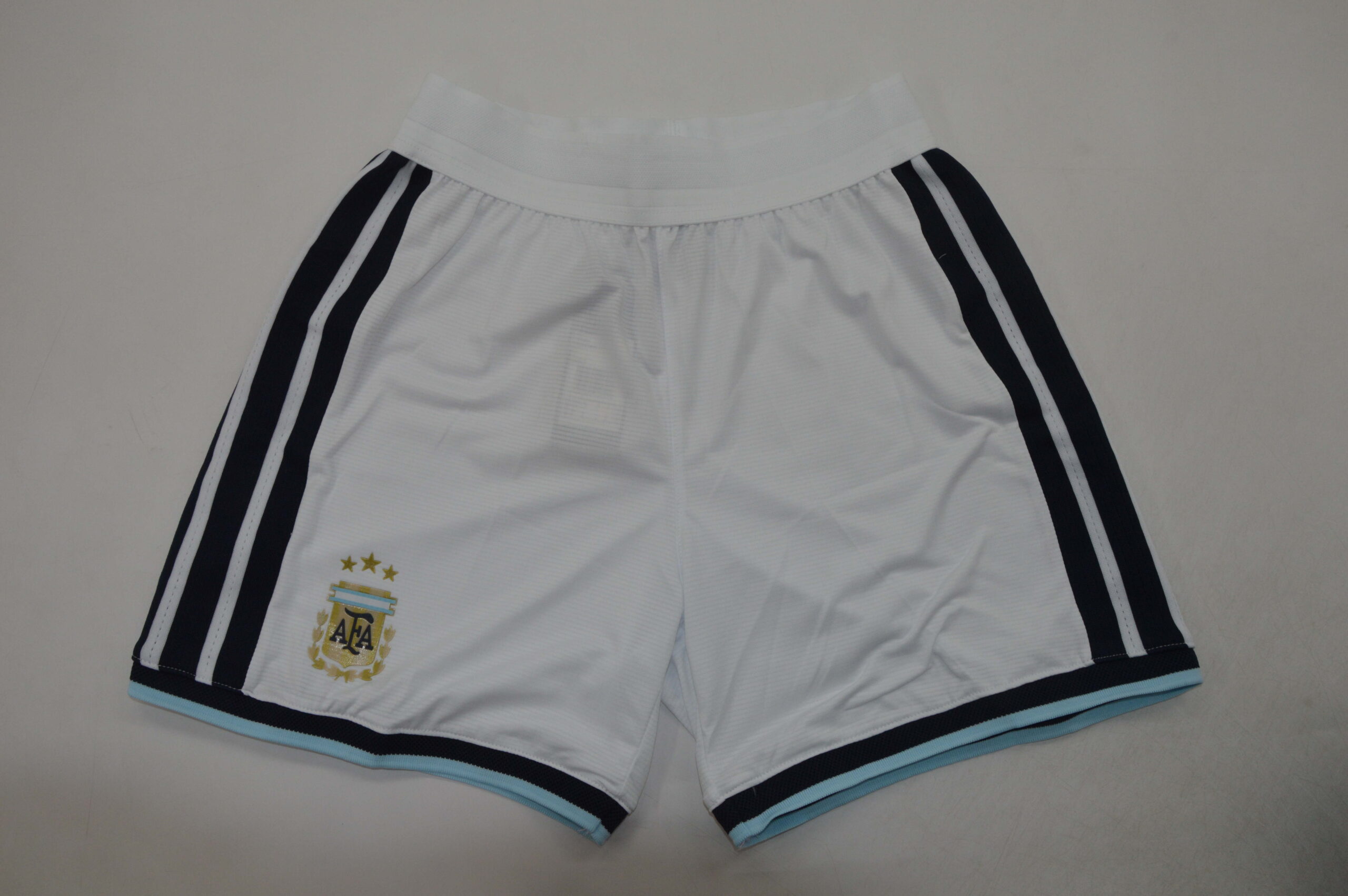 Short Argentina titular blanco 2026. Versión jugador