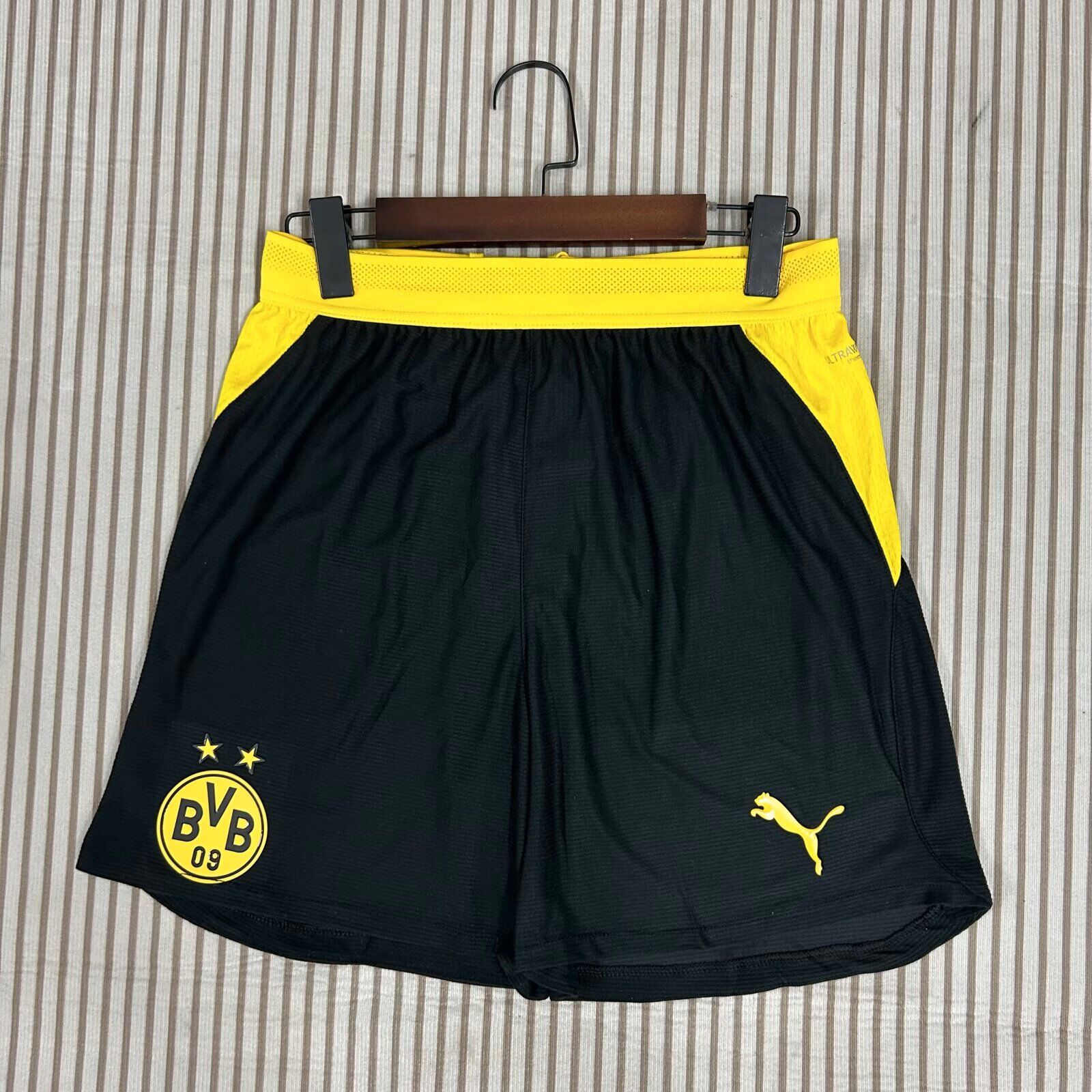 Short Dortmund titular 2026/27. Versión jugador